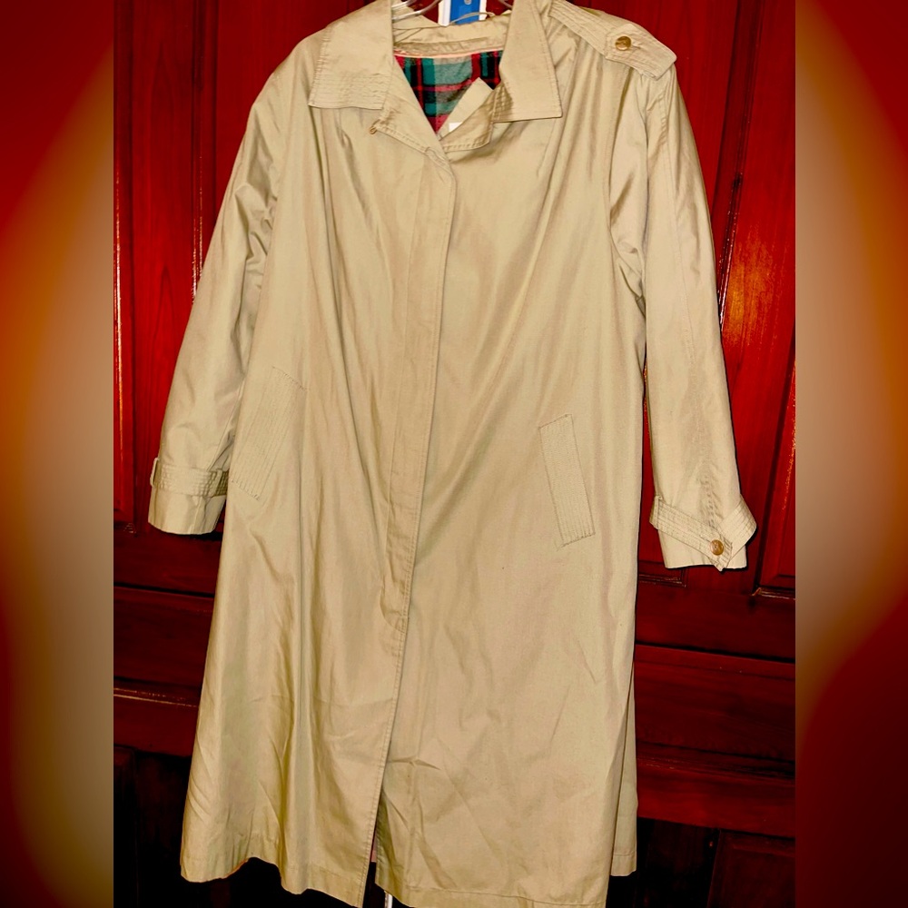 Women’s Bryant Park Beige Trench Coat. No Size Tag. Measured in Listing
